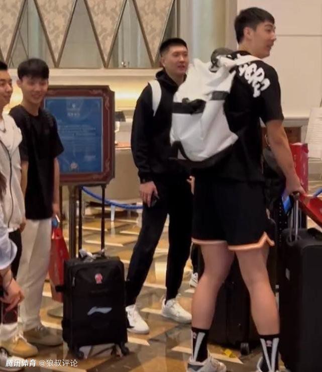 本次李健仁出演一个变化莫测的妖怪，与云游四海的逍遥子行走江湖招摇撞骗